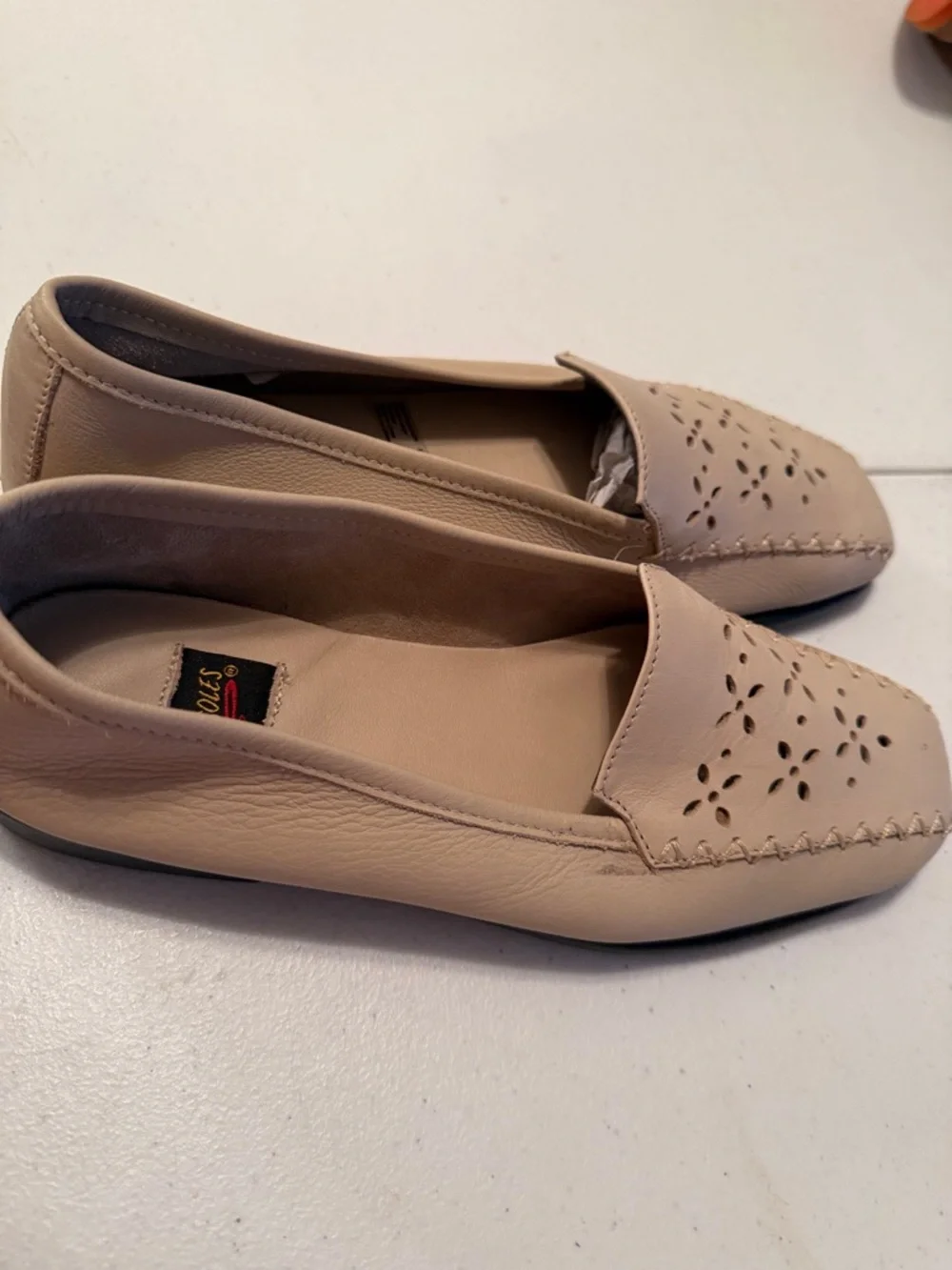 AEROSOLES Women's Beige Laser-Cut Leather Loafers - Picture 4 of 6